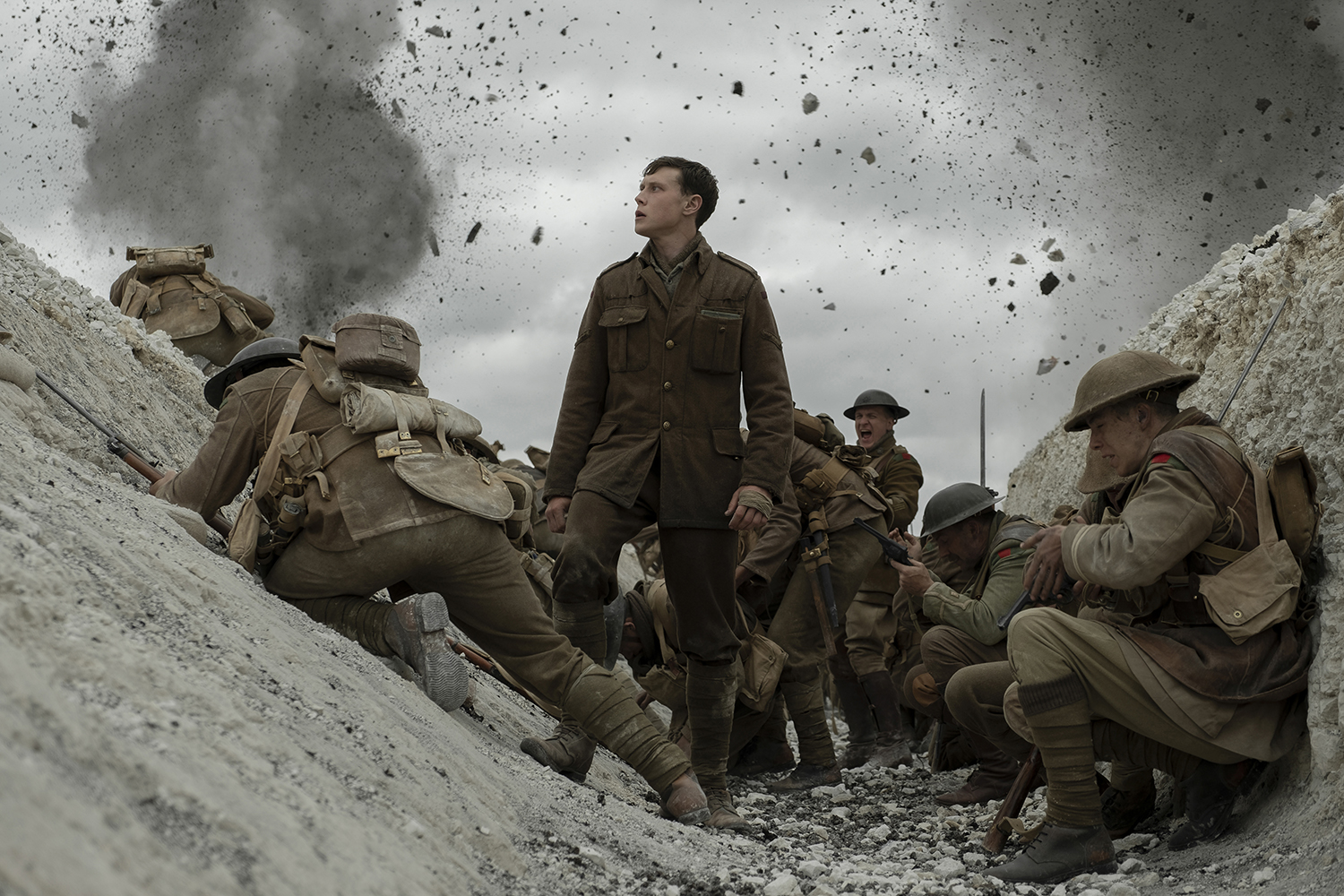 (center) George MacKay as Schofield in 1917, co-written and directed by Sam Mendes.