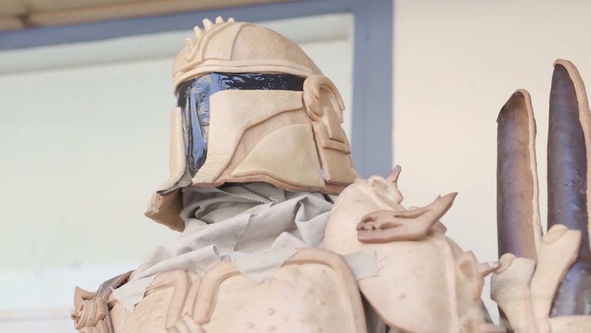 Bakery Creates The MANDALORIAN With Life-Sized Bread Statues_3