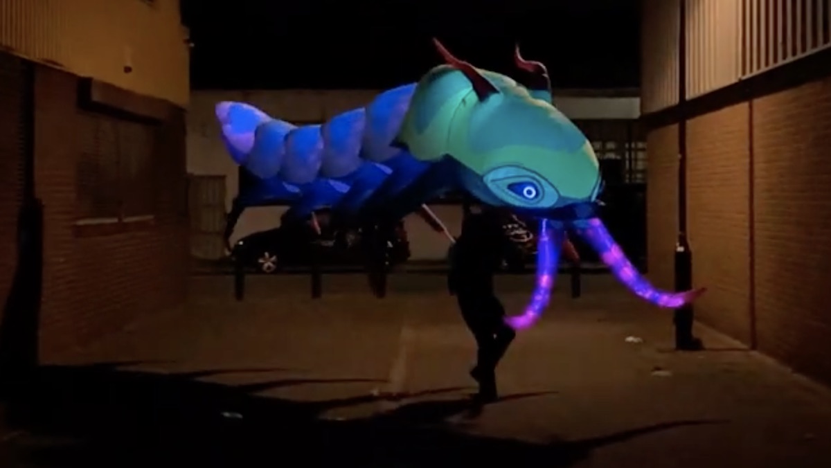 Artist Makes Giant Inflatable Deep Sea Isopod Puppet_1