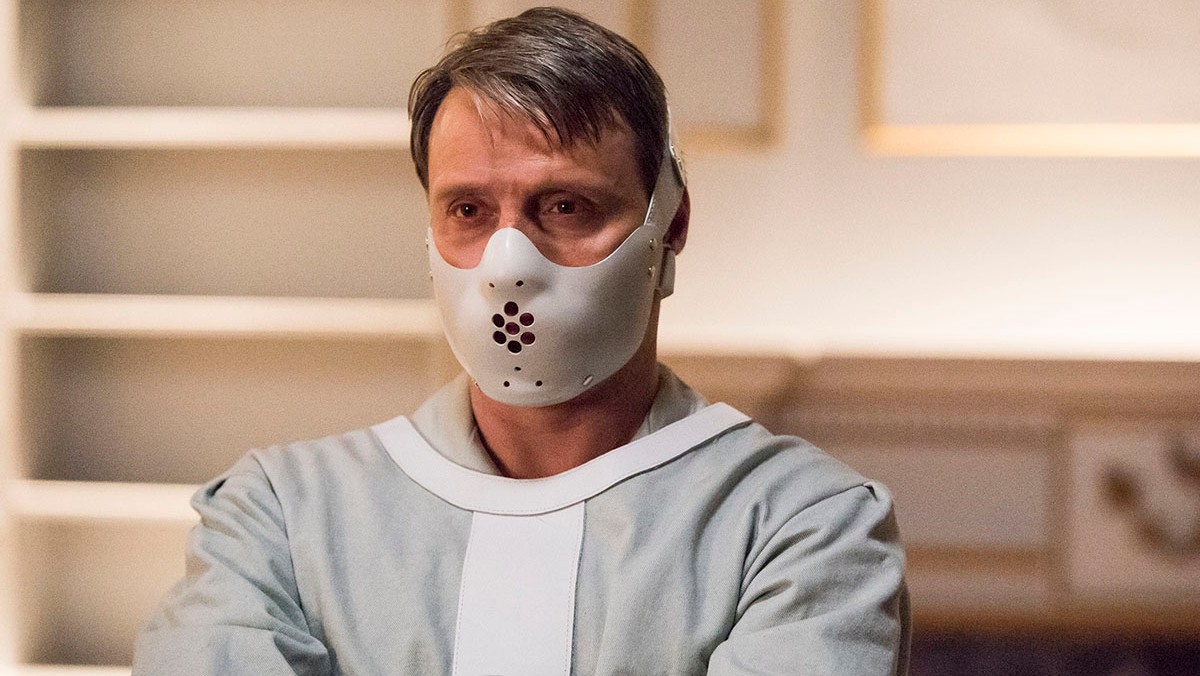 Mads Mikkelsen wears a face mask in Hannibal.