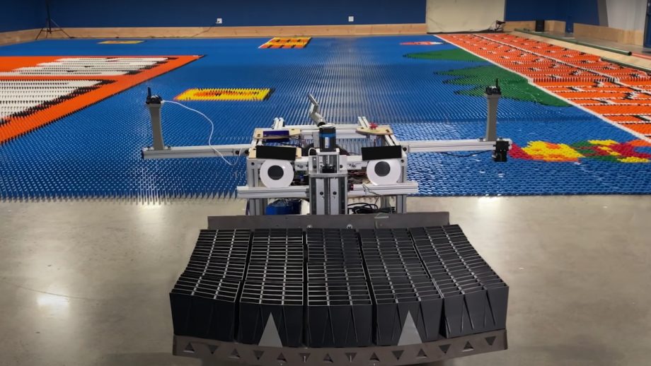 Watch Record Breaking Domino Robot Set Up 100,000 Dominoes Nerdist