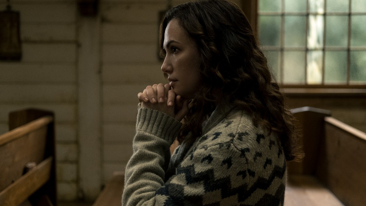 Kate Siegel as Erin prays in the church in Midnight Mass.