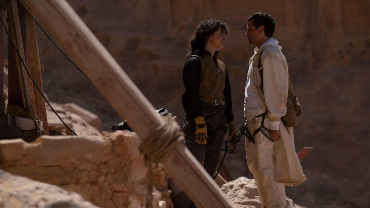 An image from Moon Knight episode four shows Oscar Isaac as Steven Grant standing in Egypt with May Calawamy as Layla