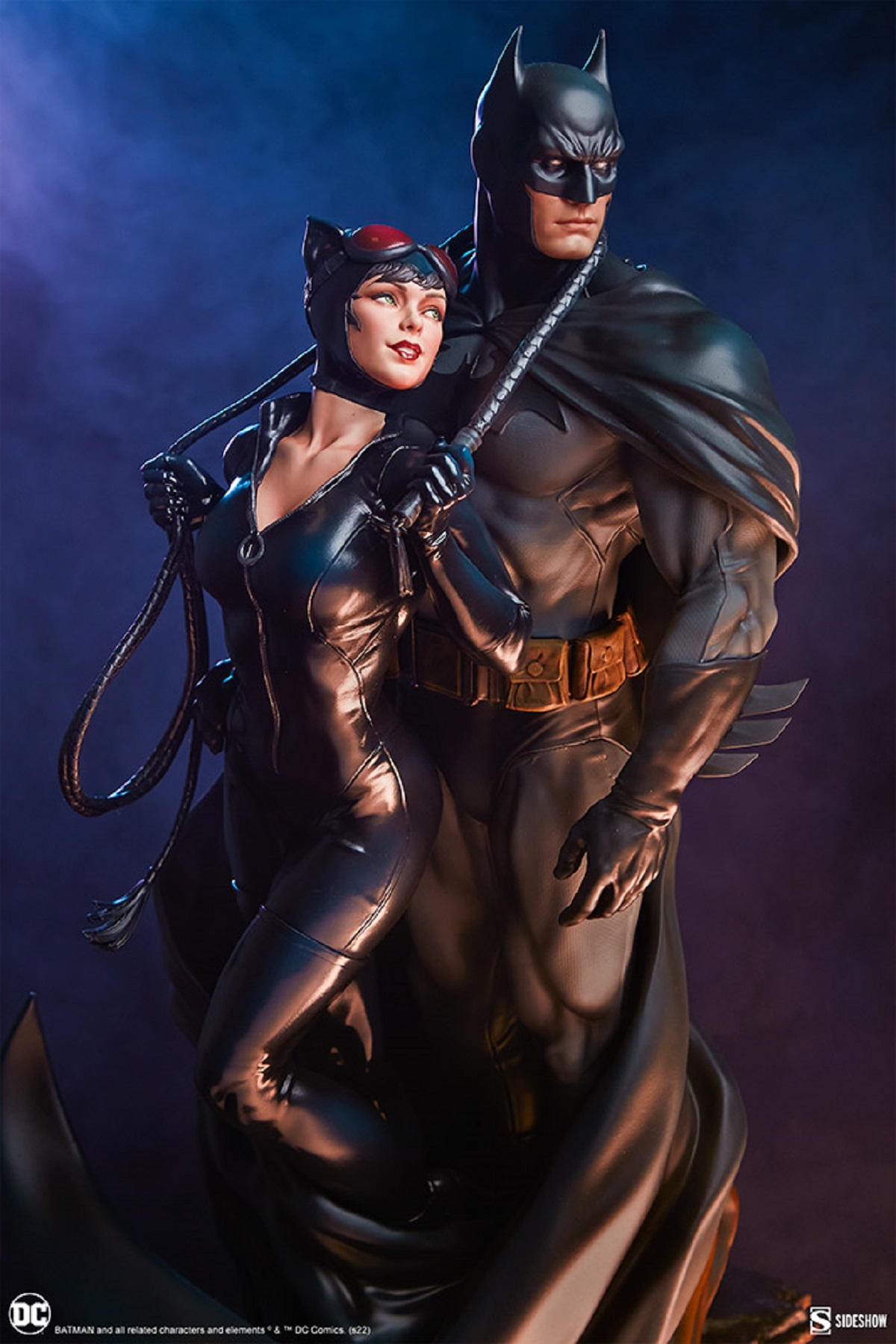 Close up look of deluxe Catwoman and Batman deluxe diorama.