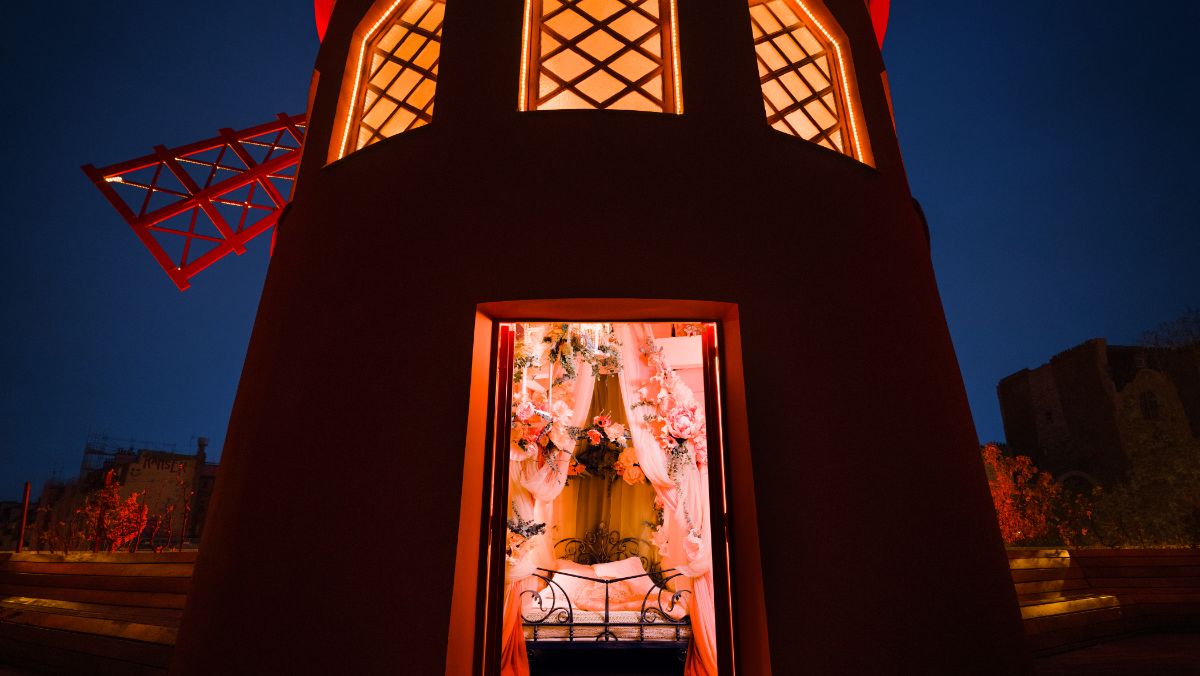 The entrance to the Moulin Rouge Airbnb