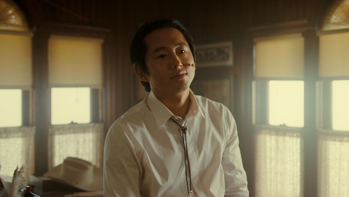 Steven Yeun ยิ้มเยาะใน Nope