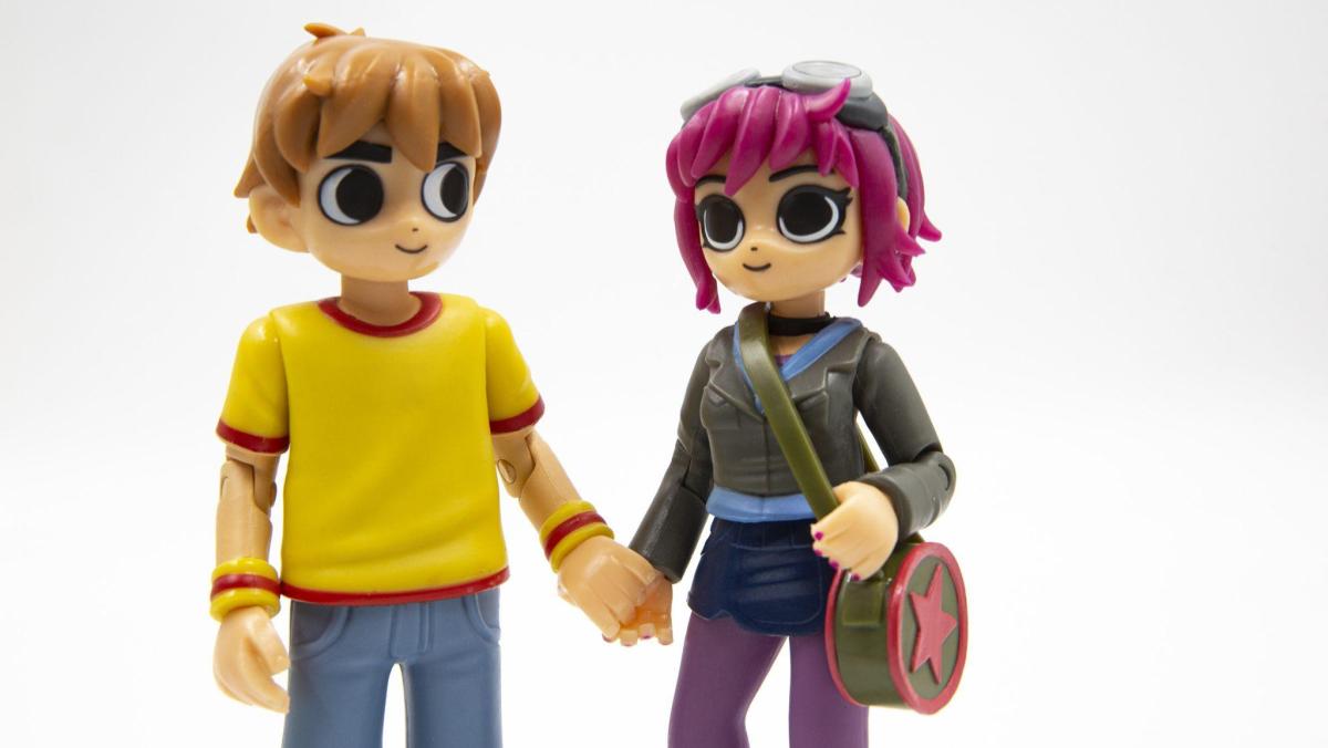 A pair of new ISH figures of Scott Pilgrim and Ramona Flowers hold hands