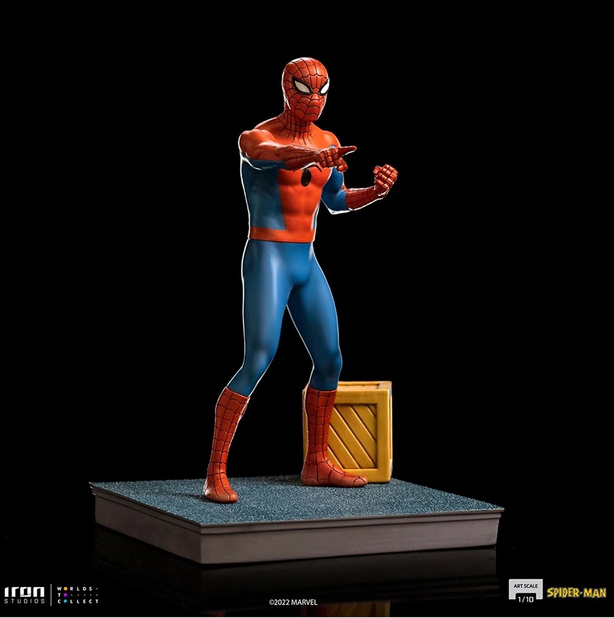 Side view of the Spider-Man pointing statue from Iron Studios.