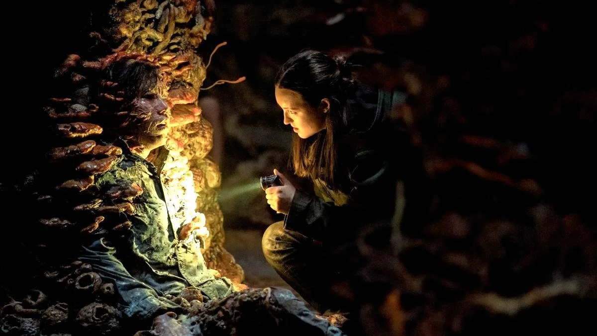 The Last of Us ellie and a spore generating infected in season two, episode five