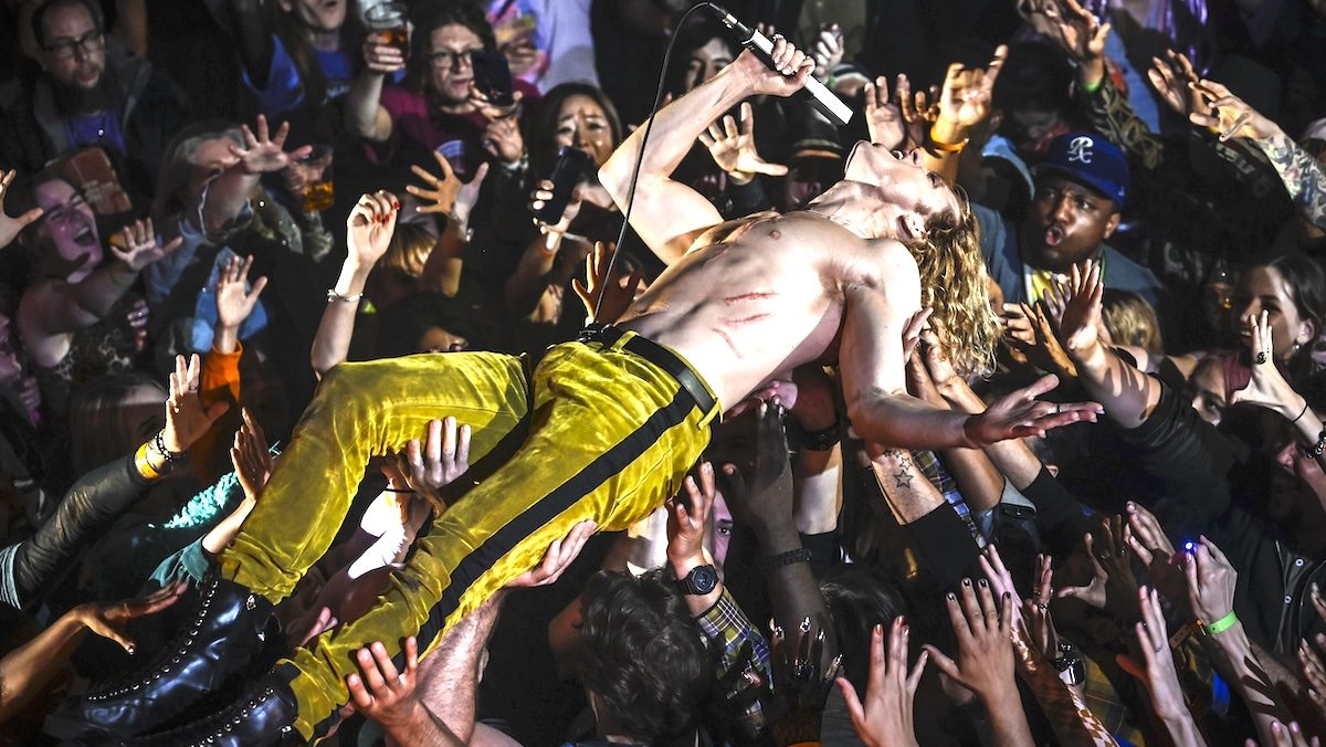 The Vampire Lestat in yellow pants singing whole crowd surfing