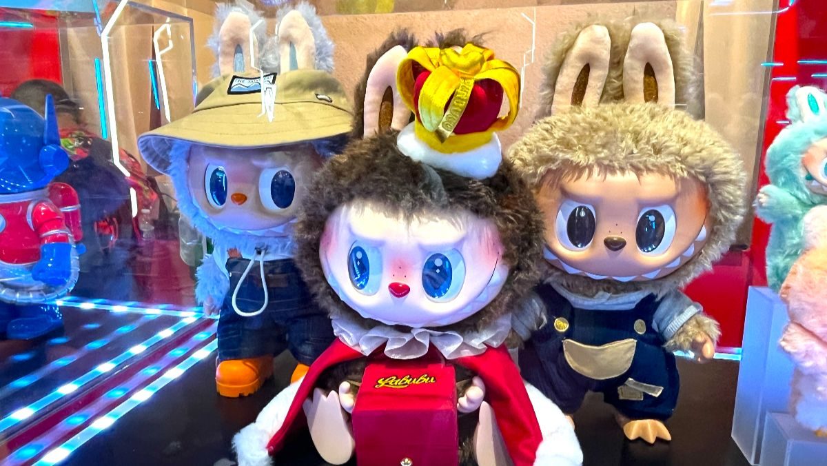 pop mart labubu one (1)