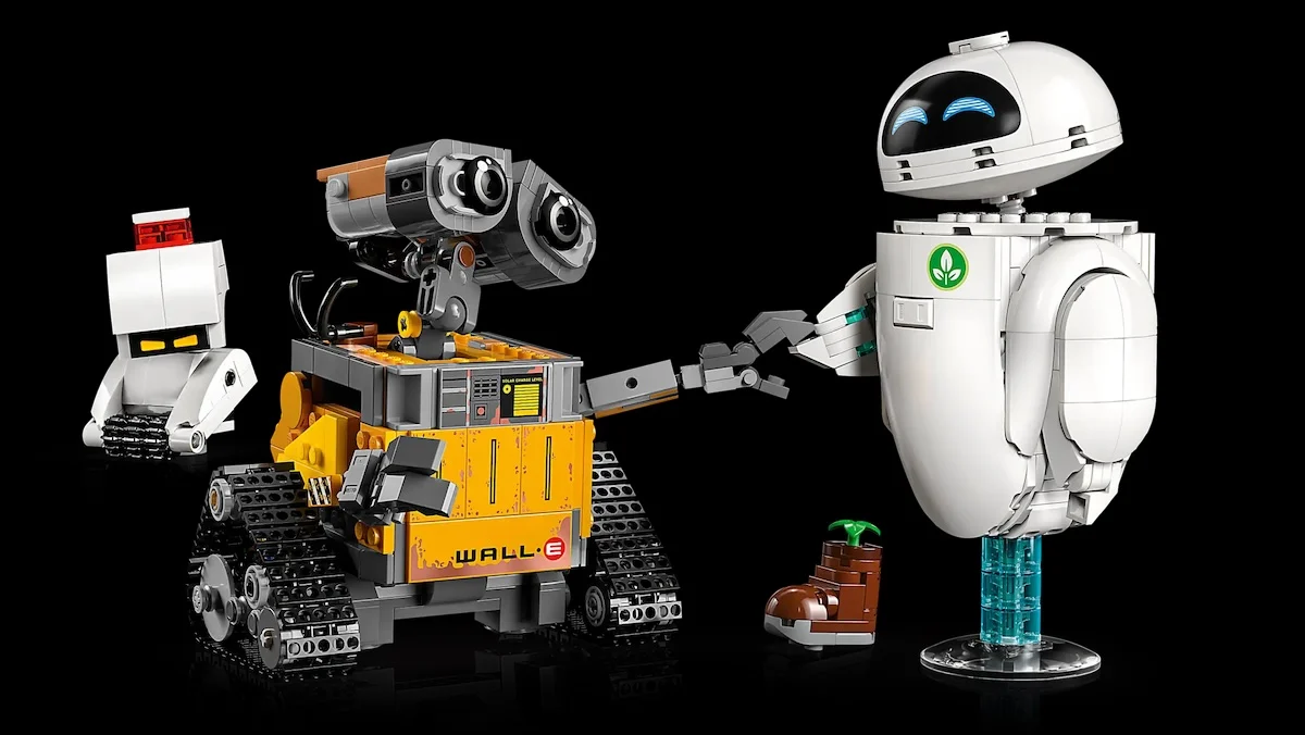 WALL-E and EVE Lego set on display