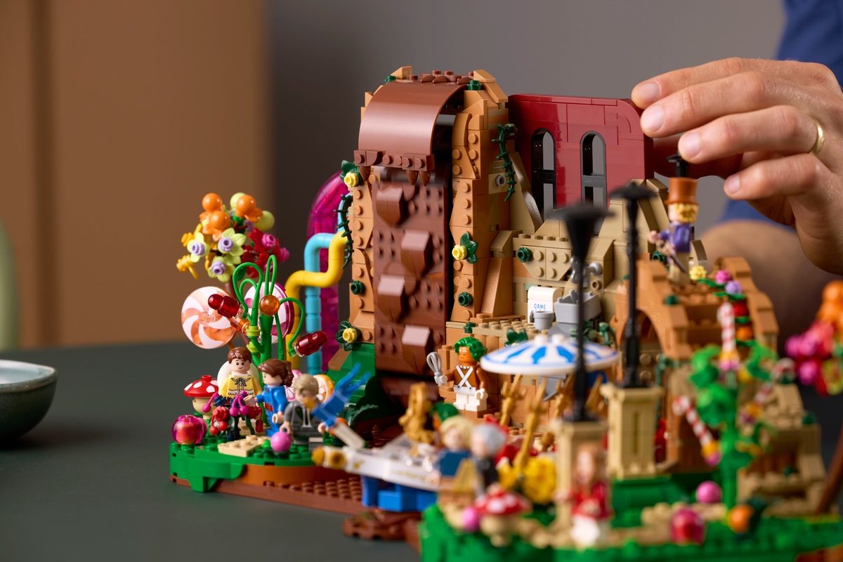 LEGO Ideas Willy Wonka u0026 the Chocalate Factory working chocolate waterfall.
