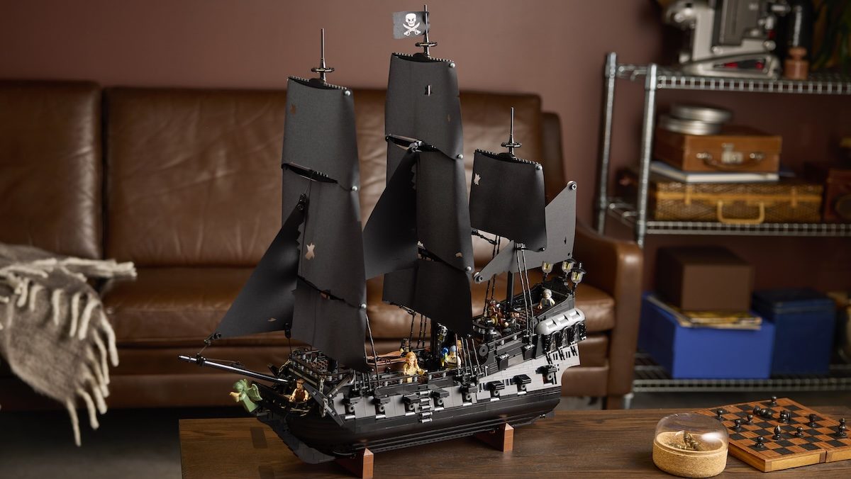 Batten Down the Bricks with LEGO’s PIRATES OF THE CARIBBEAN ‘Jack Sparrow Ship’ Set_1
