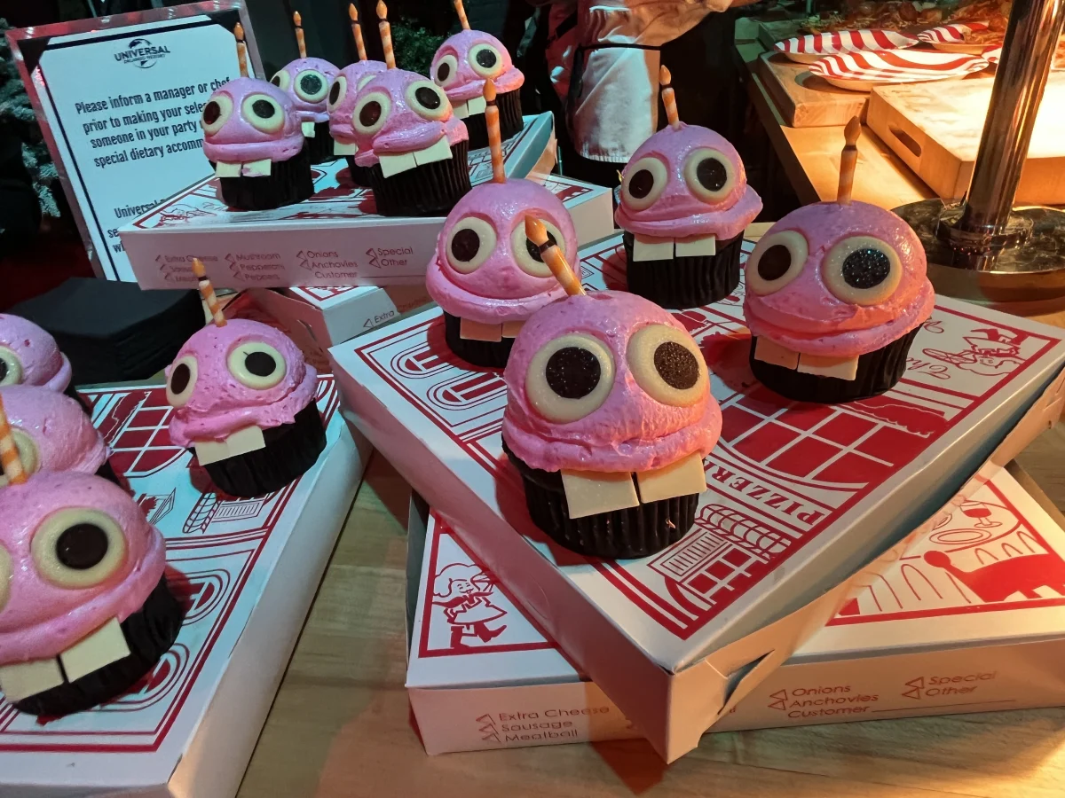 best Halloween Horror Nights 2025 food Universal Orlando mr cupcake many