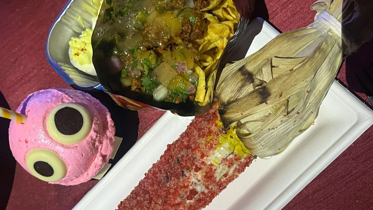 best Halloween Horror Nights 2025 food Universal Orlando overall (1)